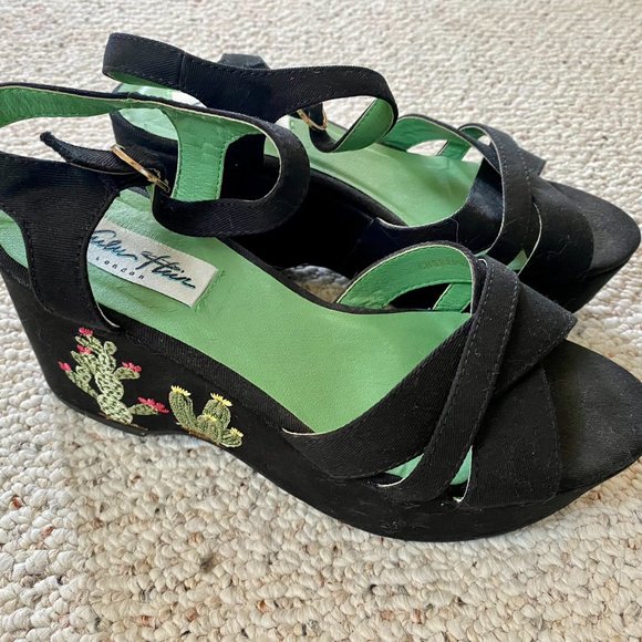 Lulu Hun black platform wedges w/green & pink cactus embroidery, womens size 6.5 - Picture 2 of 7